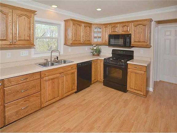 2nd image of 227 Sunrise Dr