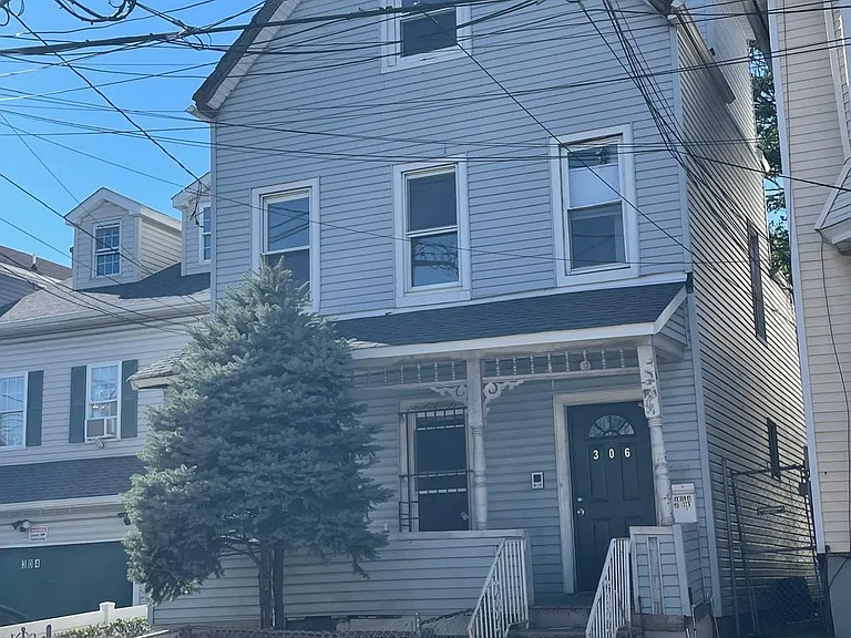 306 Court St — Photo 13