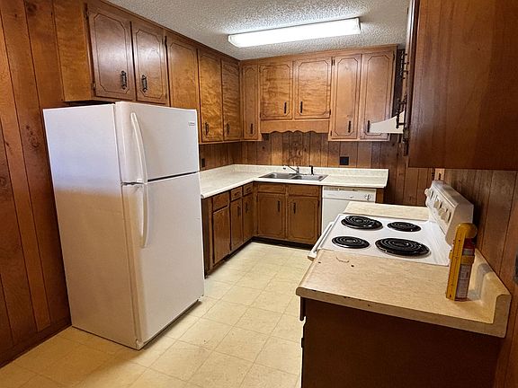4th image of 3941 22nd St W #B