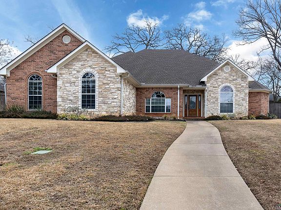 2nd image of 3306 Fairway Oaks Ln