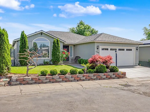 2200 Lara Ln, Central Pt, OR 97502