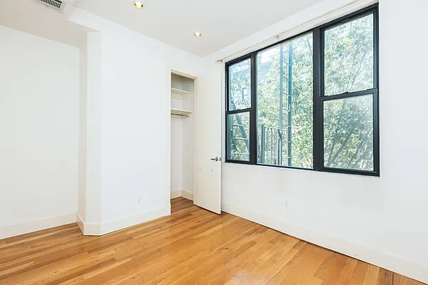 Rented by Nooklyn NYC LLC | media 32