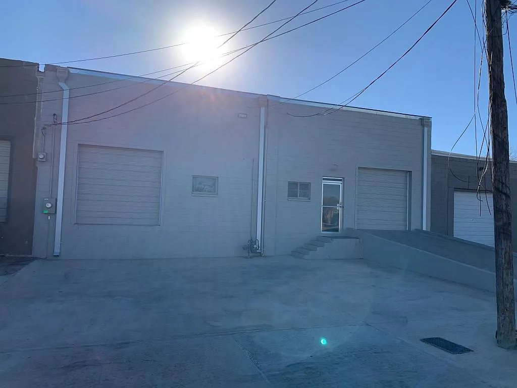 2137 Baylor Dr — Photo 2