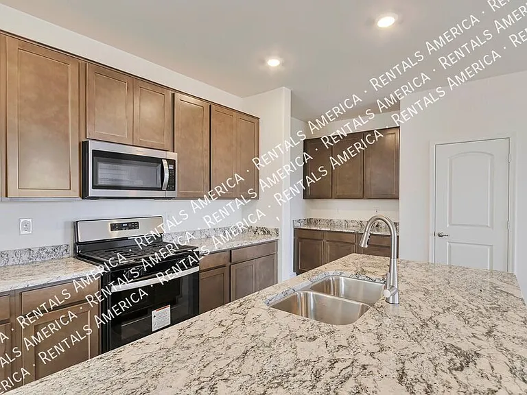 8905 E Pantano Bluff Dr — Photo 3