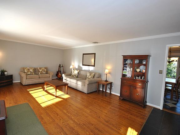 4th image of 215 Arrowhead Dr