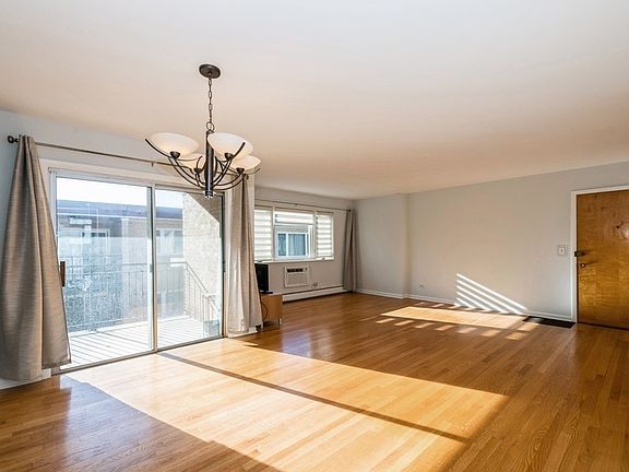 3rd image of 3552 N Oleander Ave APT 205