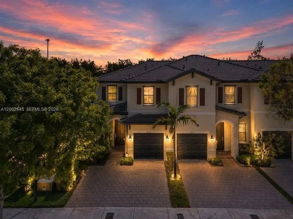 10371 W 32nd Ln, Hialeah, FL 33018