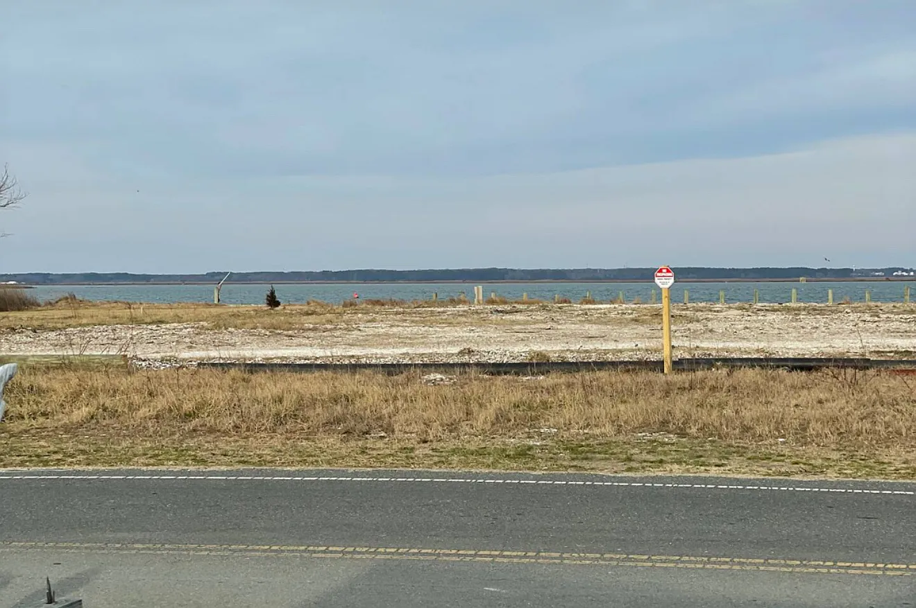 8237 Bay Front Ln — Photo 1