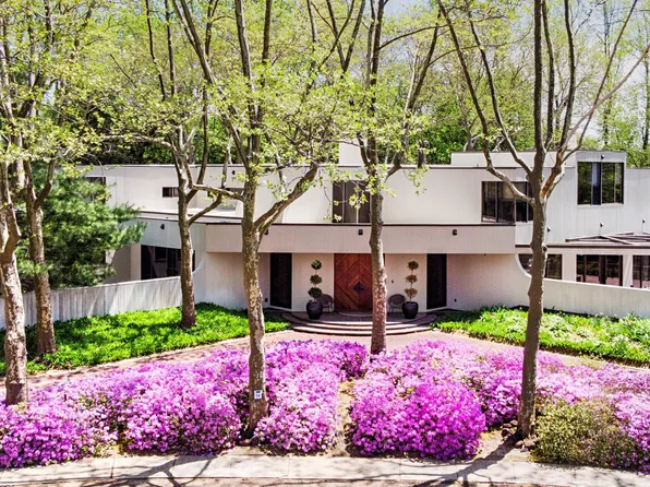 14 Saxony Dr, Oakhurst, NJ 07755