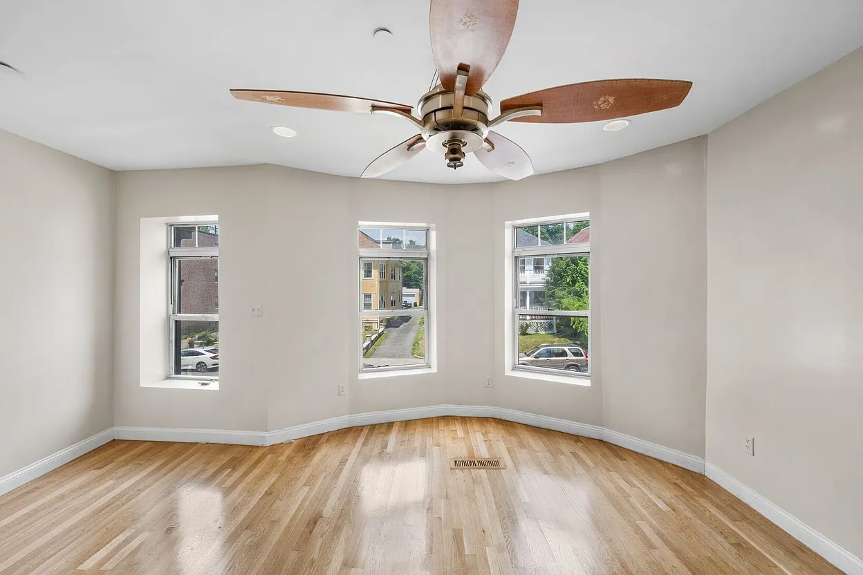 3 bed, 1500 sqft, $3,250 — Photo 2