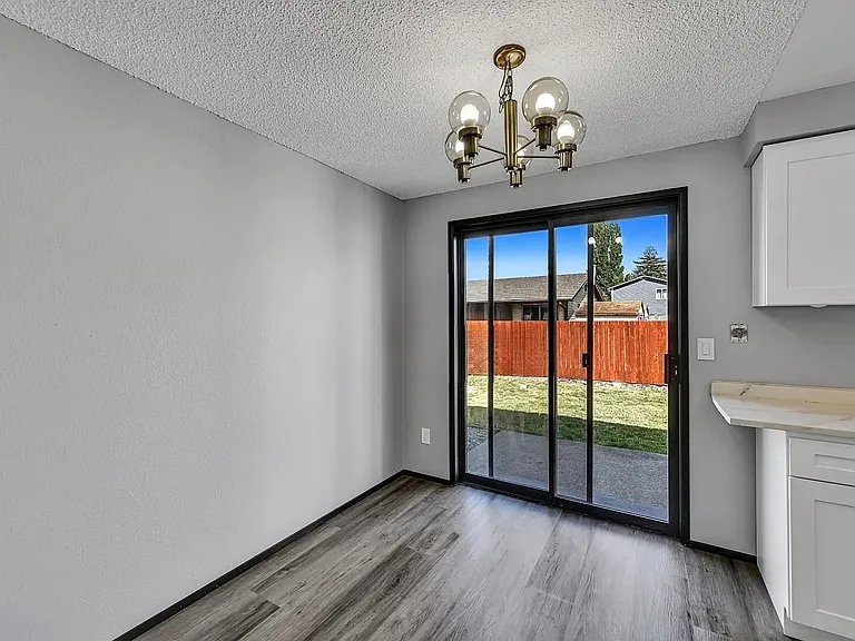 912 Algona Blvd N #B — Photo 3