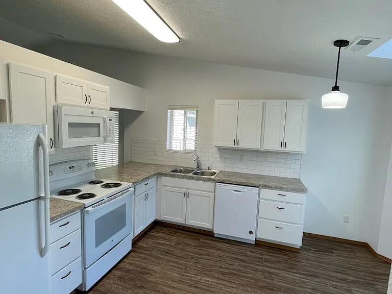 618 E Cozza Dr — Photo 14