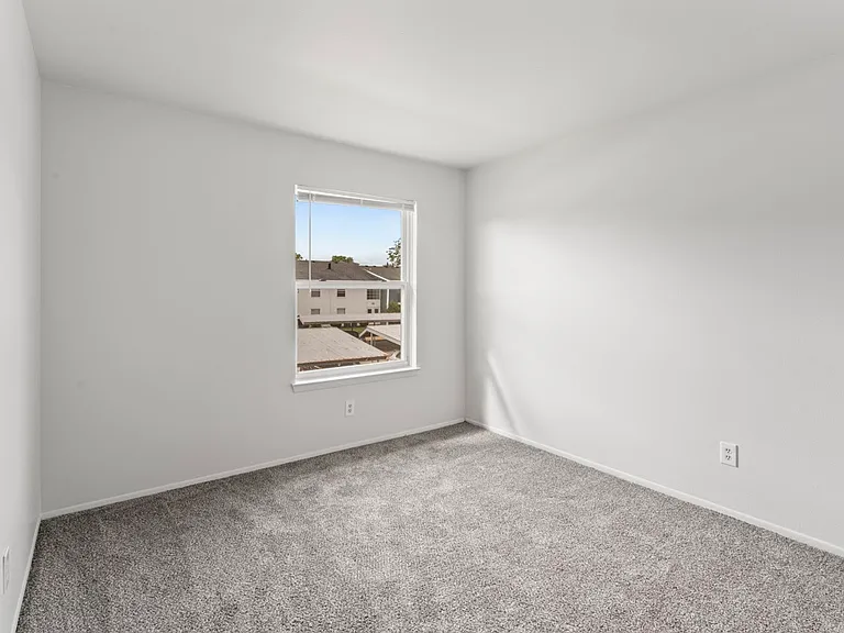 2 BR 1 ¼ Ba Photos