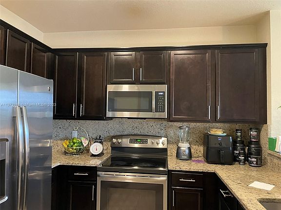 5th image of 10630 NW 88th St APT 209