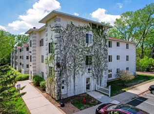 The Carriage House Apartments, Hopkins, MN 55343