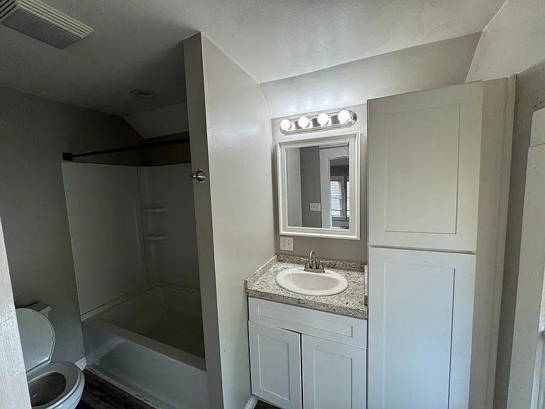 833 S Main St #1 — Photo 2