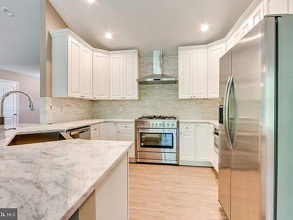 5th image of 25 Fulton Rd