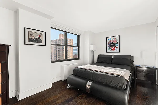 Sold by R New York | media 12