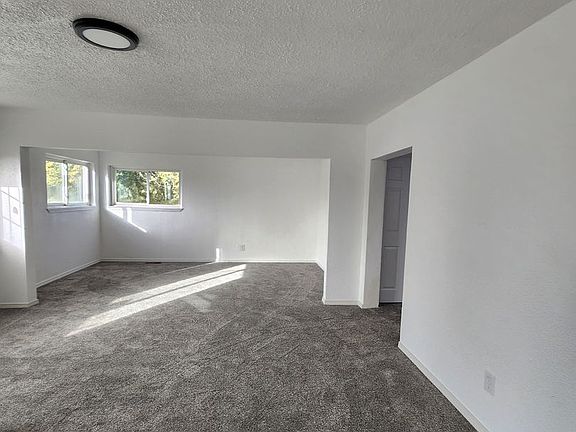 3rd image of 39393 Crawfordsville Dr