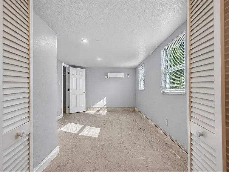917 Mack Ave #1/2 — Photo 11