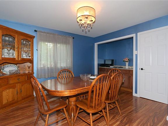 4th image of 79 Harvard Dr
