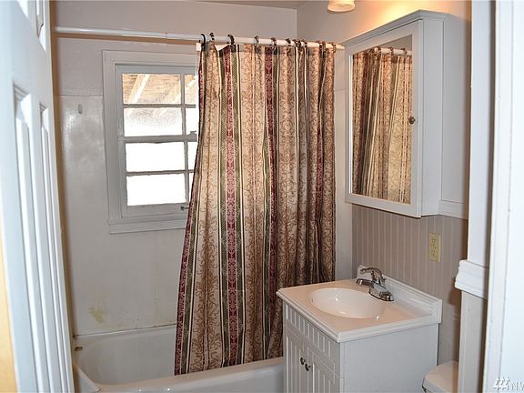 5th image of 423 Pioneer Dr