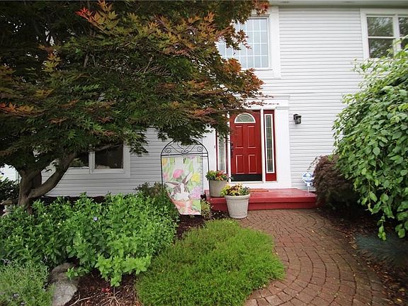 2nd image of 16 Saint Andrews Blvd