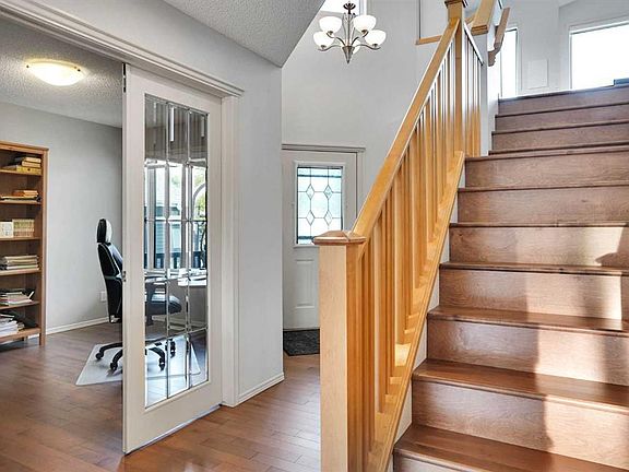 4th image of 101 NE Royal Oak Cres NW