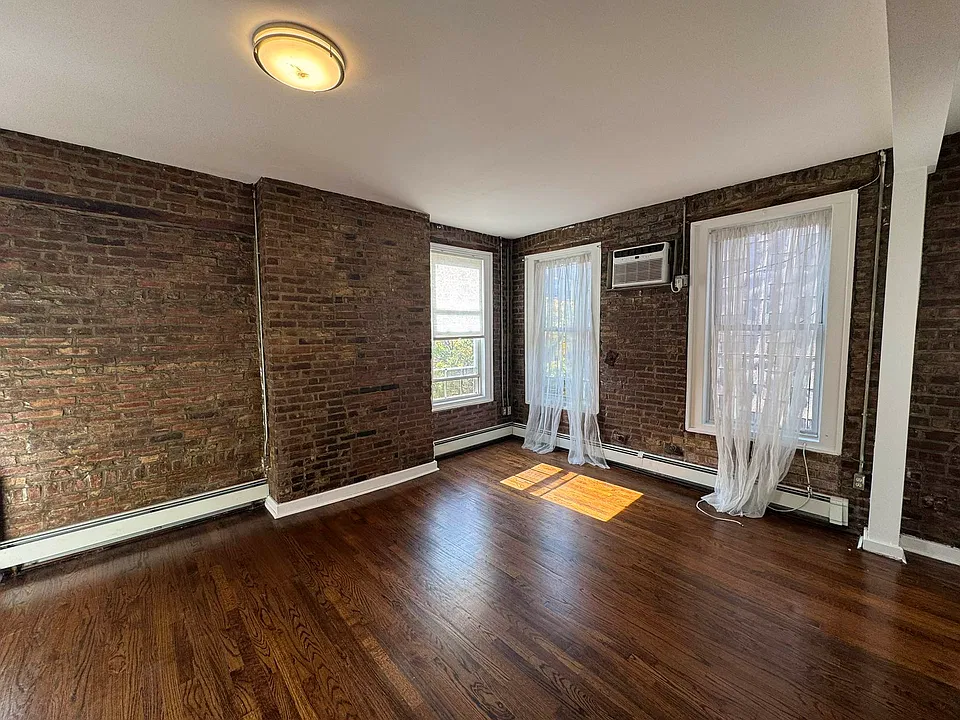 106 Roebling St #3