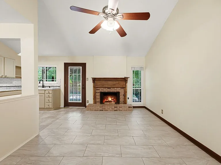 1114 Churing Dr — Photo 12