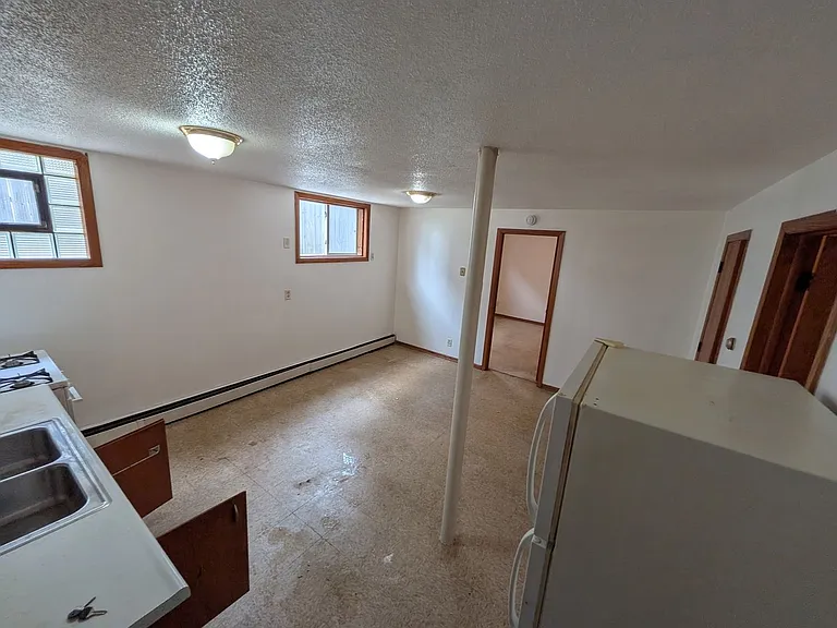 219 2nd St NE #6 — Photo 3