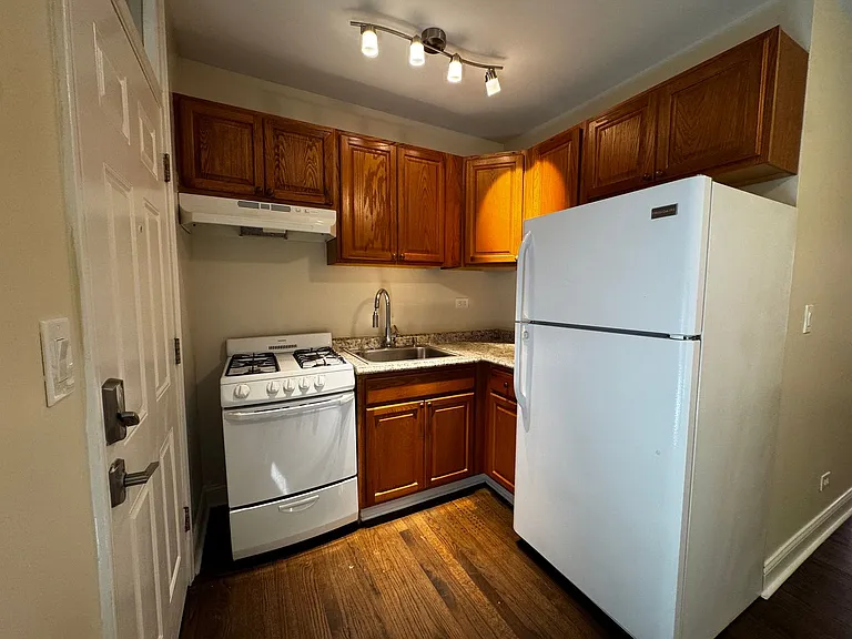 1383 W Greenleaf Ave #1S — Photo 13