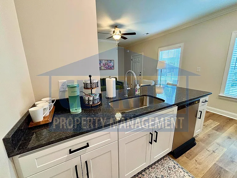 470 17th St NE — Photo 10