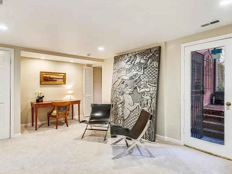 1342 Corcoran St NW #B — Photo 6