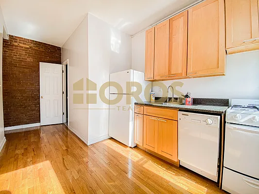 Rented by City Connections Realty | media 15