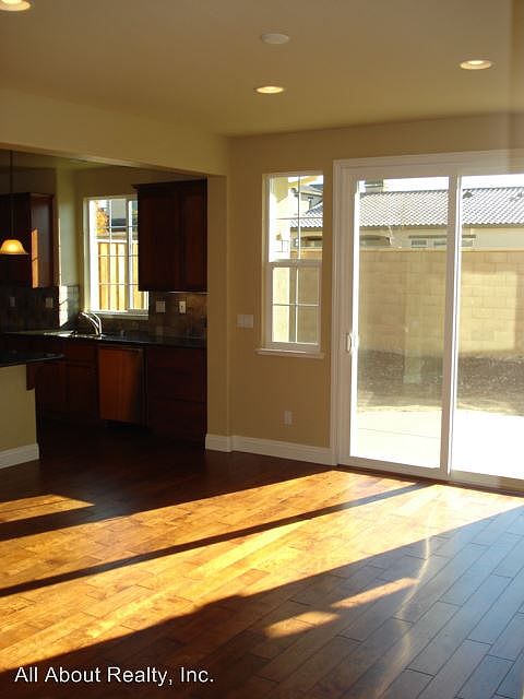 1st image of 958 Browning Ln