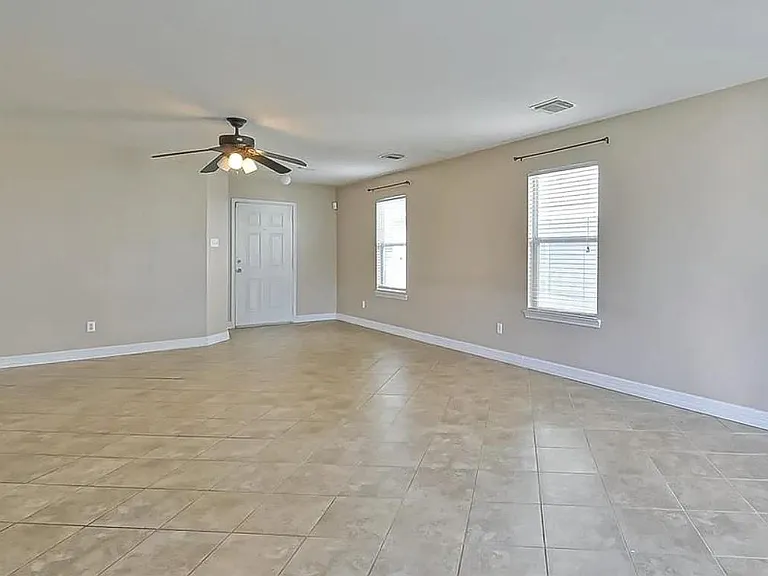 18211 Temple Hill Ln — Photo 3