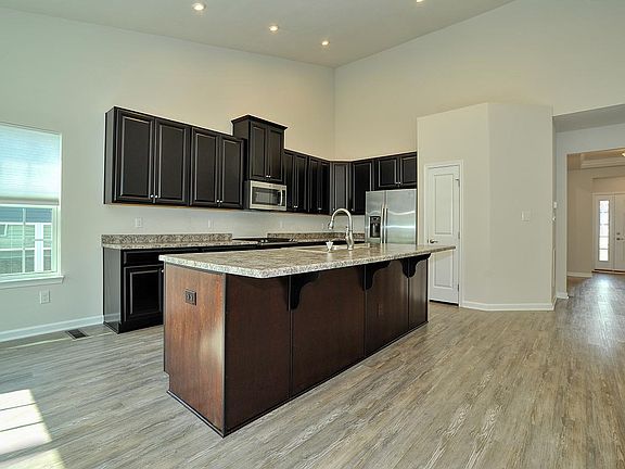 Fully equipped huge kitchen with all appliances provided