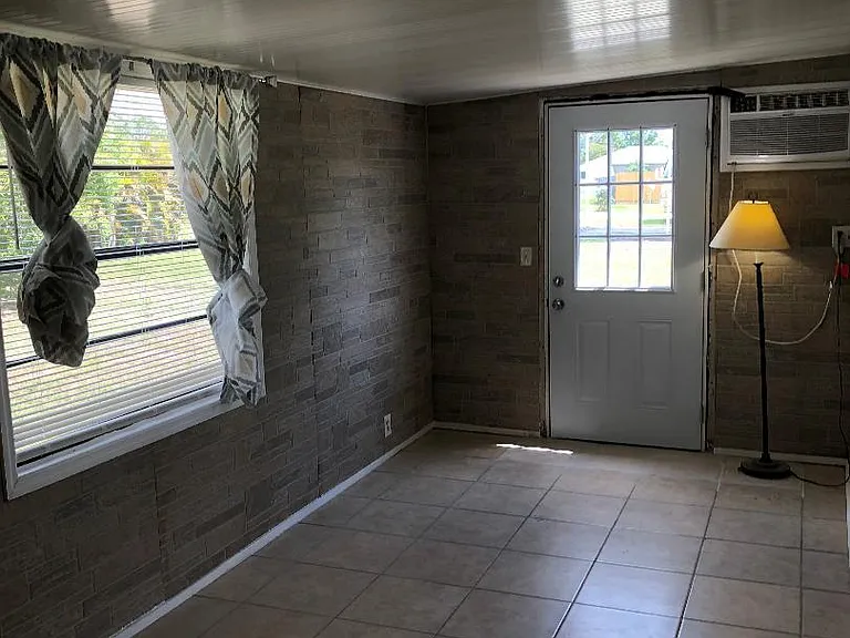 29156 Crawford Ave — Photo 17