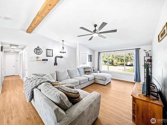 5th image of 3821 Dandelion Drive SE