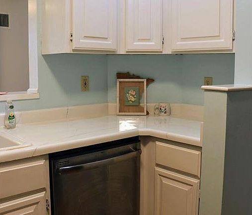 5th image of 1390 Carling Dr