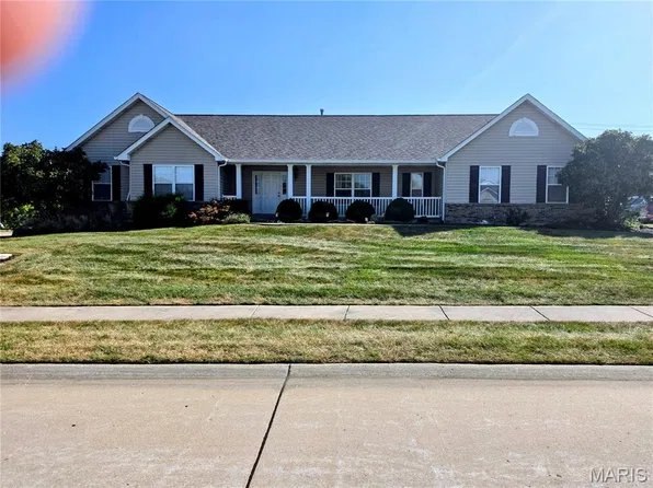 1062 Highland Estates Dr, Wentzville, MO 63385