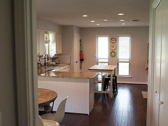 3rd image of 2916 Dartmouth Dr