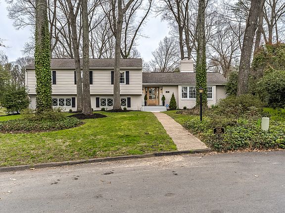 2nd image of 515 Heavitree Ln