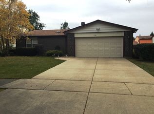 1196 Mill Creek Dr, Buffalo Grove, IL 60089