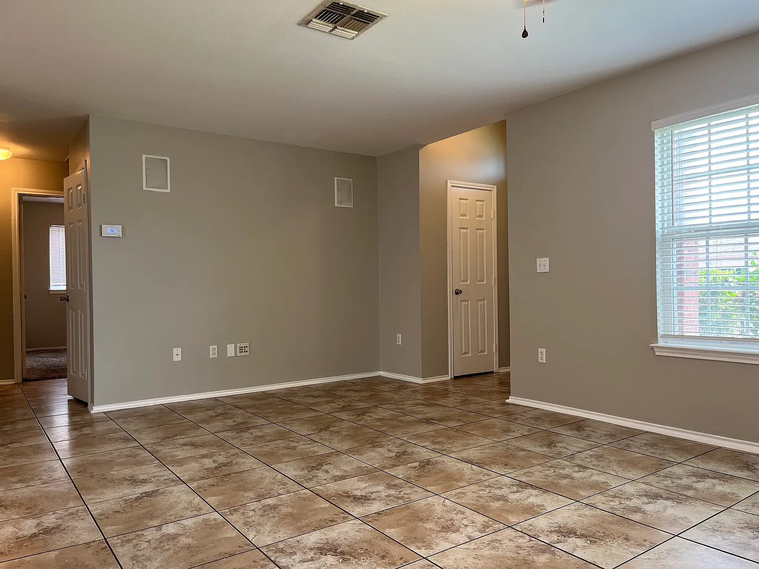 3 bed, 1412 sqft, $1,950 — Photo 4