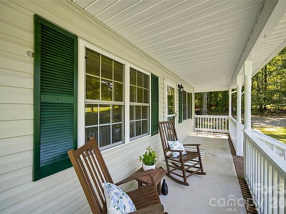 4th image of 122 Providence Pl