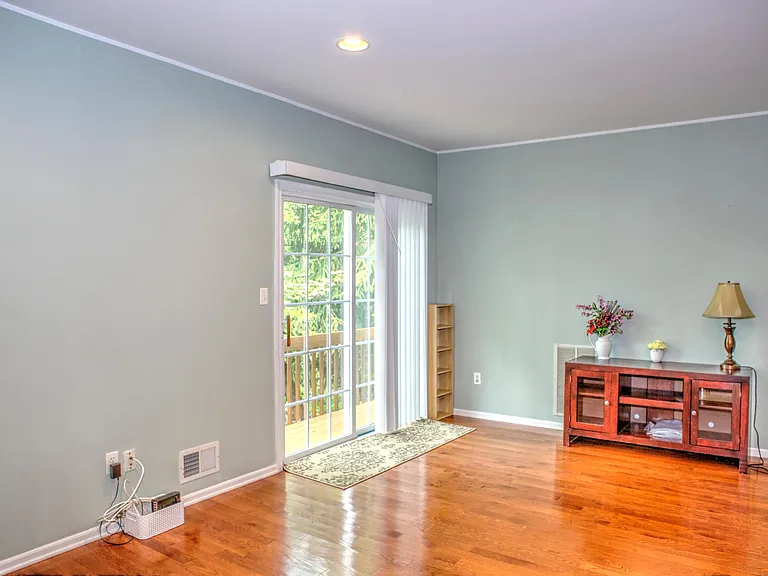 14 Taft Ct — Photo 7