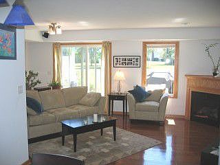 living room w/fireplace