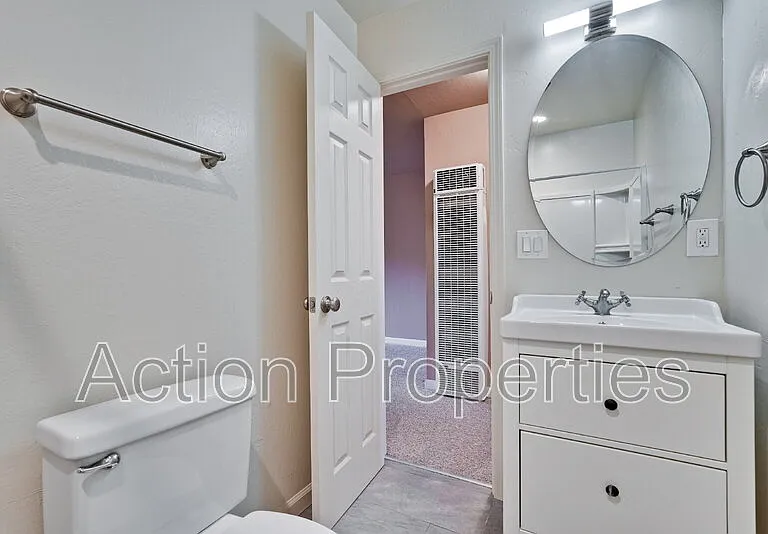 1084 Wentworth St #4 — Photo 12